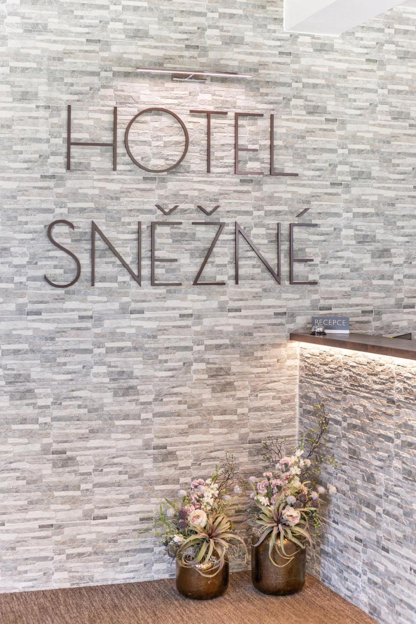 Hotel Sněžné Esterno foto